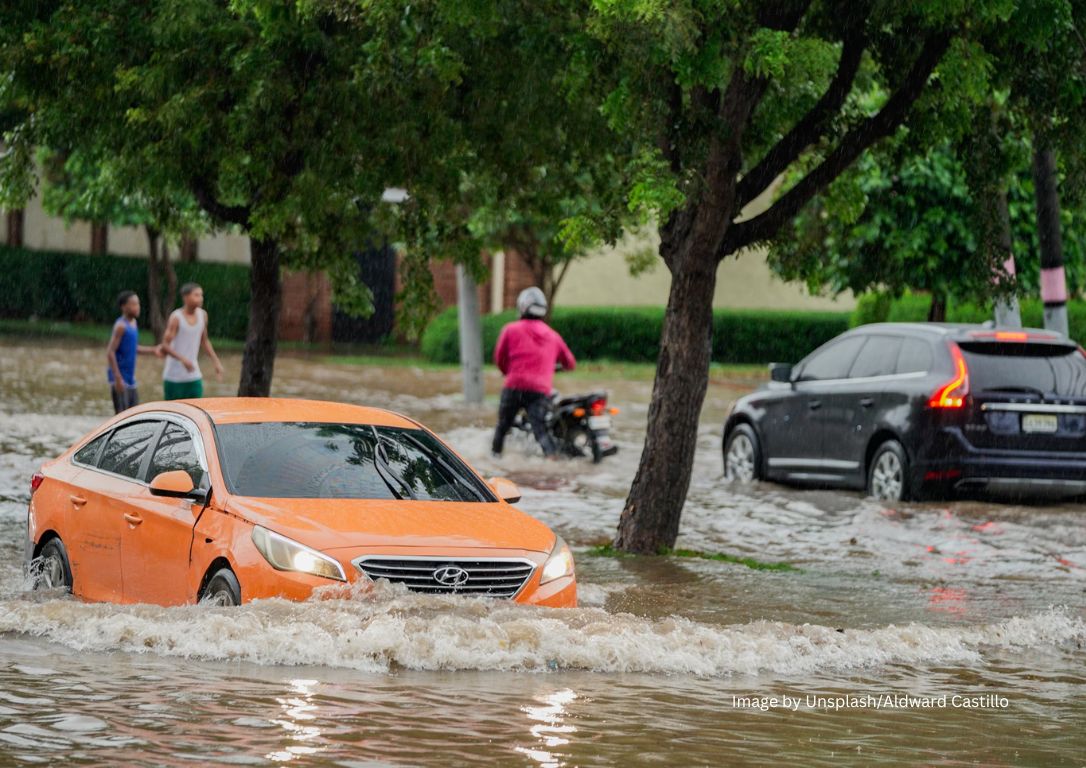 Mobil Terendam Banjir? Ini 8 Langkah Krusial yang Wajib Dilakukan