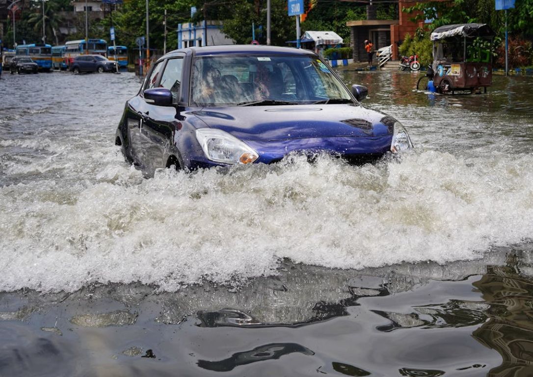 Mobil Terendam Banjir? Ini Kerusakan yang Harus Diwaspadai
